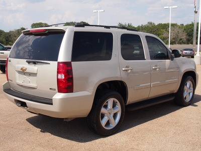 chevrolet tahoe 2008 gold suv lt flex fuel 8 cylinders 2 wheel drive automatic with overdrive 77859