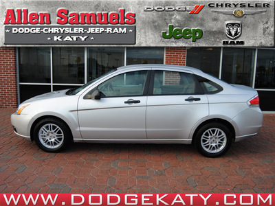 ford focus 2011 silver sedan se gasoline 4 cylinders front wheel drive automatic with overdrive 77450