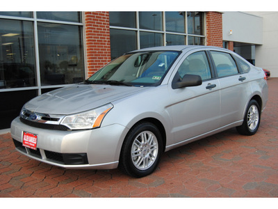ford focus 2011 silver sedan se gasoline 4 cylinders front wheel drive automatic with overdrive 77450