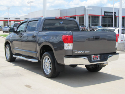 toyota tundra 2011 gray sr5 8 cylinders automatic with overdrive 77469