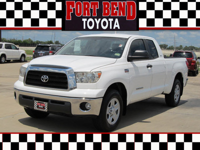 toyota tundra 2008 white sr5 8 cylinders automatic with overdrive 77469