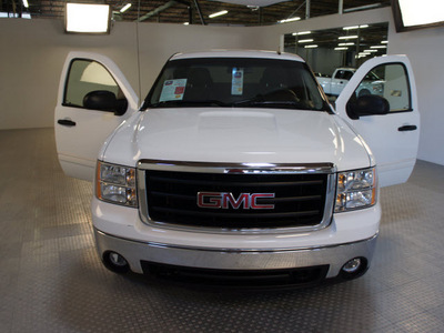 gmc sierra 1500 2007 white pickup truck sle1 gasoline 8 cylinders rear wheel drive automatic 75219