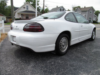 pontiac grand prix 1997 white coupe gt gasoline v6 front wheel drive automatic 45840