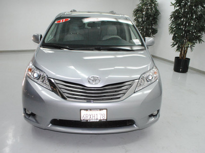 toyota sienna 2011 silver van xle 7 passenger auto access se gasoline 6 cylinders front wheel drive automatic 91731
