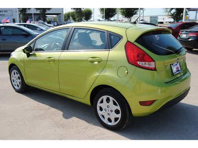 ford fiesta 2011 lt  green hatchback se gasoline 4 cylinders front wheel drive automatic with overdrive 77065