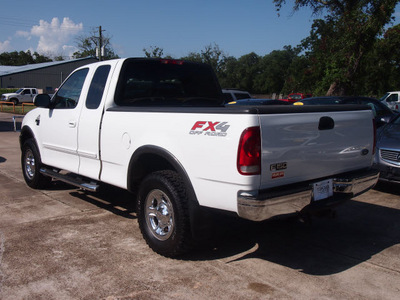 ford f 150 2003 white xlt gasoline 8 cylinders sohc 4 wheel drive automatic 77531