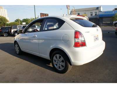 hyundai accent 2011 white hatchback gl gasoline 4 cylinders front wheel drive automatic 90004