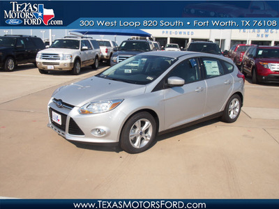 ford focus 2012 silver hatchback se flex fuel 4 cylinders front wheel drive automatic 76108
