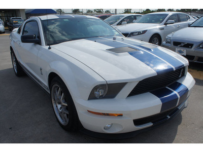 ford shelby gt500 2009 white coupe gasoline 8 cylinders rear wheel drive 6 speed manual 77338