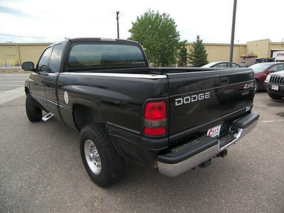 dodge ram 1500 2000 black gasoline v8 4 wheel drive automatic 81212