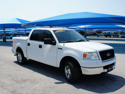 ford f 150 2005 oxford white clearc xlt gasoline 8 cylinders rear wheel drive 4 speed automatic 76210