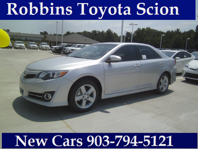 toyota camry 2012 silver sedan se gasoline 4 cylinders front wheel drive automatic 75569