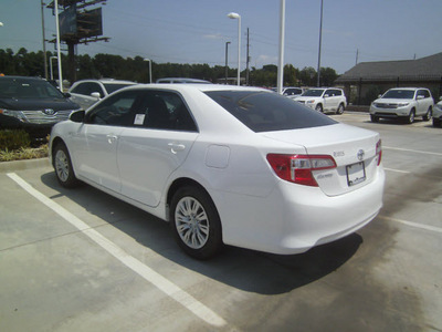 toyota camry 2012 white sedan l gasoline 4 cylinders front wheel drive automatic 75569
