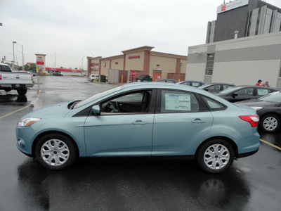 ford focus 2012 lt  blue sedan se flex fuel 4 cylinders front wheel drive automatic with overdrive 60546