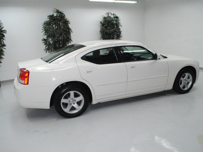 dodge charger 2010 white sedan se 6 cylinders automatic 91731