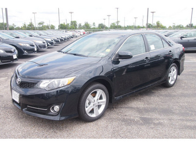 toyota camry 2012 gray sedan se 4 cylinders automatic 77074