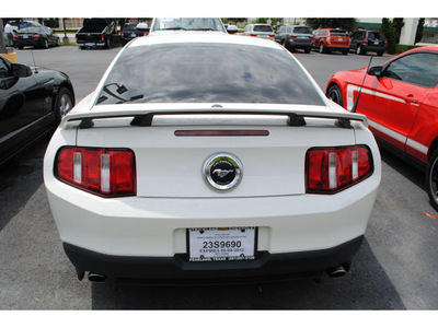 ford mustang 2011 white coupe gt gasoline 8 cylinders rear wheel drive standard 77581