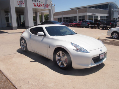 nissan 370z 2011 white coupe 6 cylinders automatic 76116
