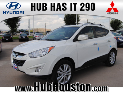 hyundai tucson 2013 cotton white suv limited gasoline 4 cylinders front wheel drive autostick 77065