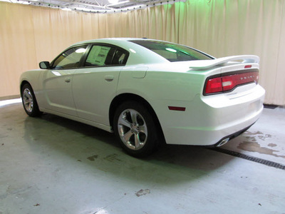 dodge charger 2013 white sedan sxt gasoline 6 cylinders rear wheel drive automatic 44883