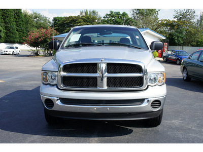 dodge ram pickup 1500 2005 silver gasoline 8 cylinders 4 wheel drive automatic 28677
