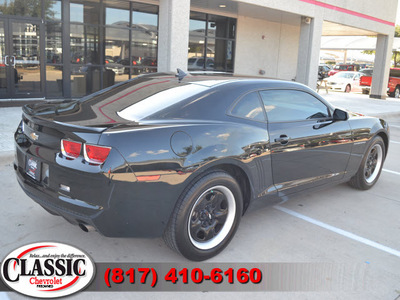 chevrolet camaro 2011 black coupe ls gasoline 6 cylinders rear wheel drive 6 speed manual 76051