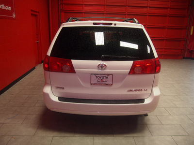 toyota sienna 2008 white van le 8 passenger gasoline 6 cylinders front wheel drive automatic 76116