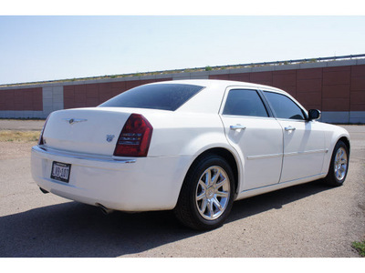 chrysler 300 2006 off white sedan c gasoline 8 cylinders rear wheel drive automatic 79119