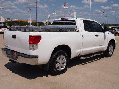 toyota tundra 2010 white grade gasoline 8 cylinders 2 wheel drive automatic with overdrive 77864