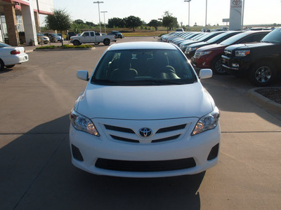 toyota corolla 2011 white sedan le gasoline 4 cylinders front wheel drive automatic 76049