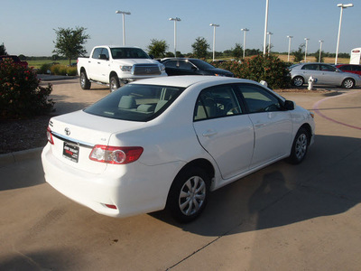 toyota corolla 2011 white sedan le gasoline 4 cylinders front wheel drive automatic 76049