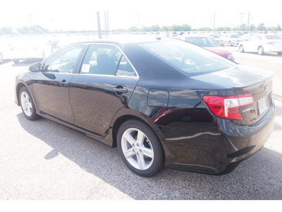 toyota camry 2012 black sedan se gasoline 4 cylinders front wheel drive automatic 77074