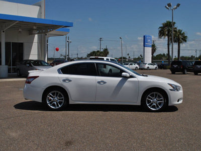 nissan maxima 2011 white sedan 3 5 s gasoline 6 cylinders front wheel drive cont  variable trans  78233