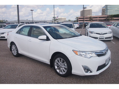 toyota camry 2012 white sedan xle v6 gasoline 6 cylinders front wheel drive automatic 77074