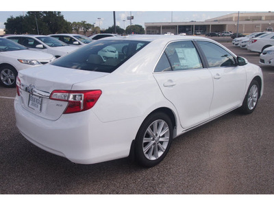 toyota camry 2012 white sedan xle v6 gasoline 6 cylinders front wheel drive automatic 77074