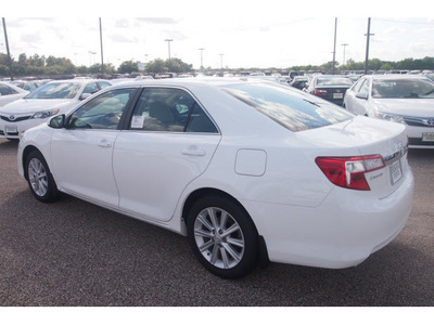 toyota camry 2012 white sedan xle v6 gasoline 6 cylinders front wheel drive automatic 77074