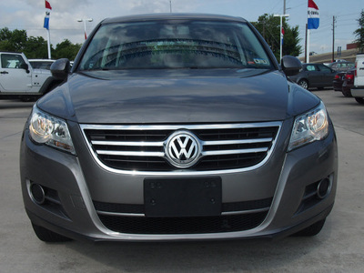 volkswagen tiguan 2011 gray suv s gasoline 4 cylinders front wheel drive automatic 77521