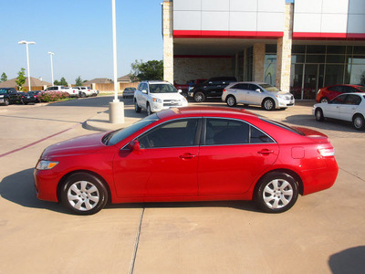 toyota camry 2010 red sedan le gasoline 4 cylinders front wheel drive automatic 76049