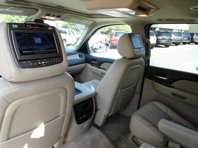 chevrolet suburban 2008 white suv ltz 4x4 flex fuel 8 cylinders 4 wheel drive automatic with overdrive 60546