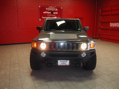 hummer h3t 2009 dk  gray gasoline 5 cylinders 4 wheel drive automatic 76116