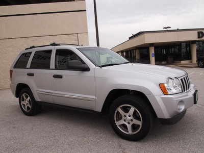 jeep grand cherokee 2005 silver suv laredo gasoline 6 cylinders rear wheel drive automatic 76011