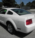 ford mustang 2008 white coupe v6 deluxe gasoline 6 cylinders rear wheel drive automatic 32783