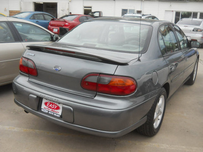 chevrolet malibu 2005 dk  gray sedan classic gasoline 4 cylinders front wheel drive automatic with overdrive 99212