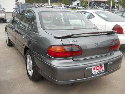 chevrolet malibu 2005 dk  gray sedan classic gasoline 4 cylinders front wheel drive automatic with overdrive 99212