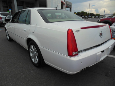 cadillac dts 2006 white sedan w 1sc gasoline 8 cylinders front wheel drive automatic 34788