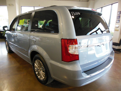 chrysler town and country 2013 lt  blue van touring l flex fuel 6 cylinders front wheel drive automatic 34731
