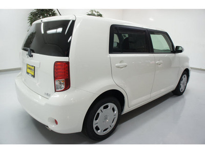 scion xb 2012 white wagon gasoline 4 cylinders front wheel drive not specified 91731