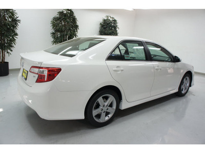 toyota camry 2012 white sedan se gasoline 4 cylinders front wheel drive not specified 91731