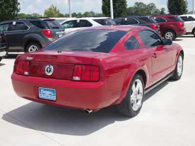 ford mustang 2008 red coupe v6 deluxe gasoline 6 cylinders rear wheel drive automatic 77304