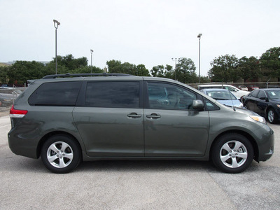 toyota sienna 2012 green van le 8 passenger gasoline 6 cylinders front wheel drive automatic 76011